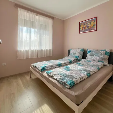 Antares Apartman Gyula Exterior photo