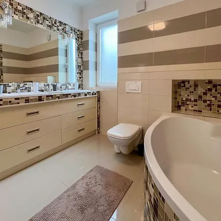 Antares Apartman Gyula Exterior photo